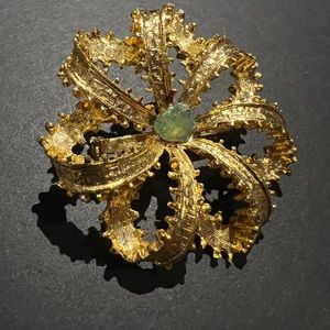 Vintage Graziano Gold Tone Floral Brooch
